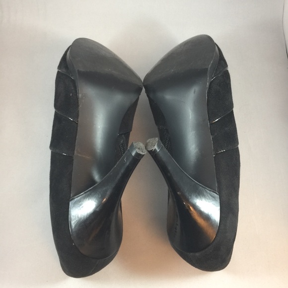 Tahari // Suede Boot, Size 8.5 - Picture 8 of 8